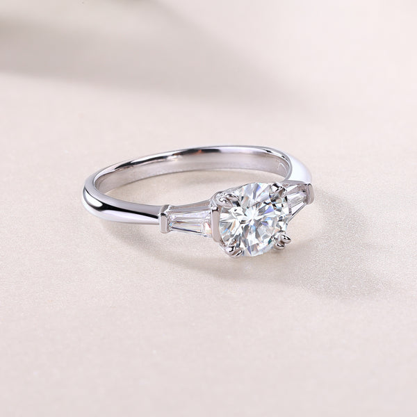 VAVO Classic Moissanite Wedding Ring